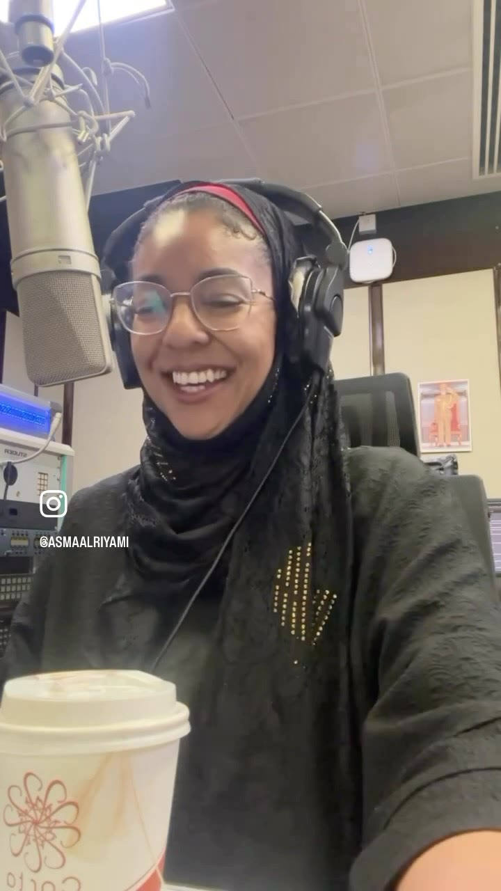Asma at the Oman FM microphone